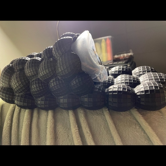 Black bubble slides.  Size:39-40.  Never Worn. - Picture 8 of 8